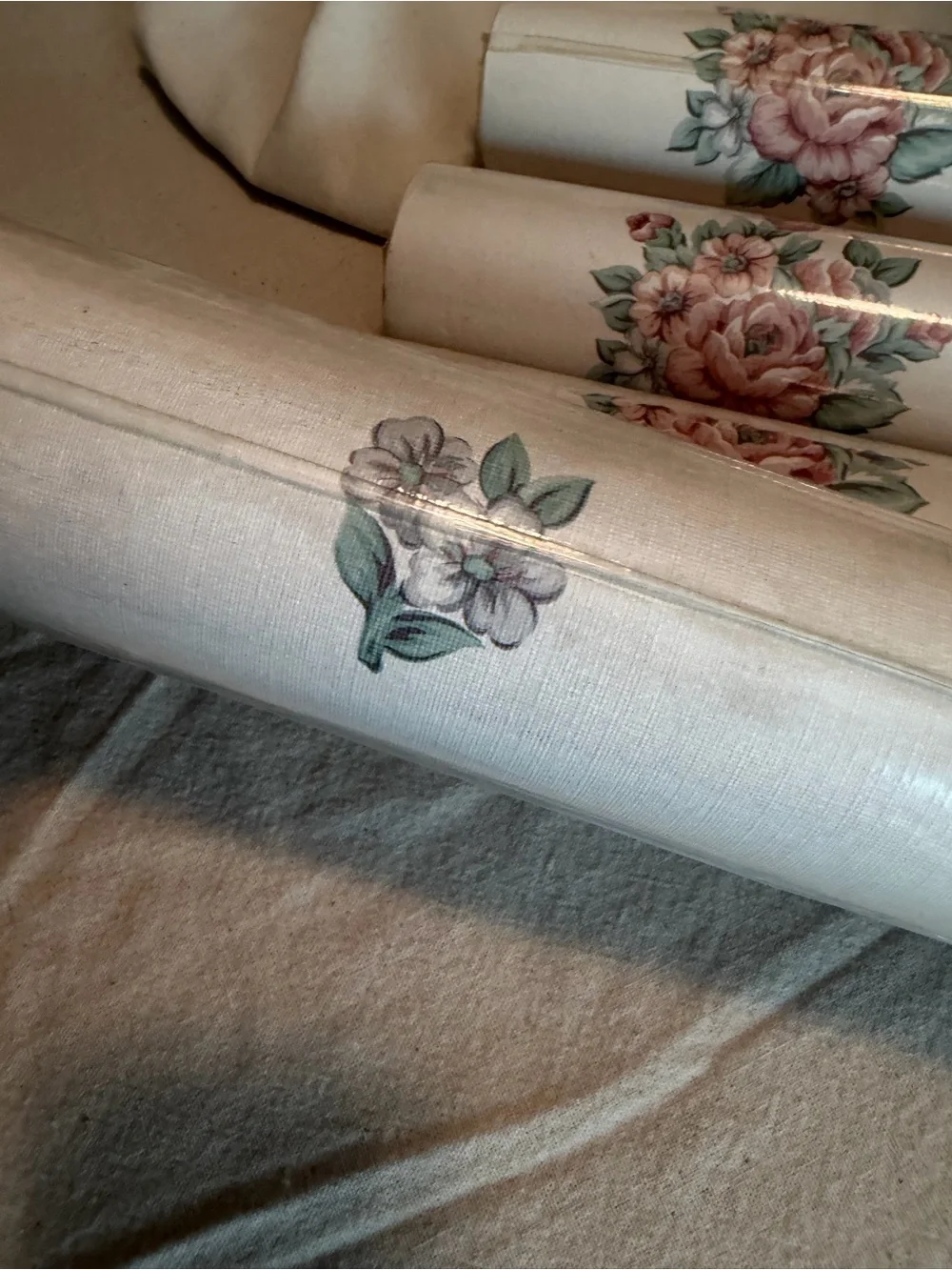 Vintage NOS 4 Rolls Textured Wallpaper Cabbage Rose Cream Shabby Cottage Country